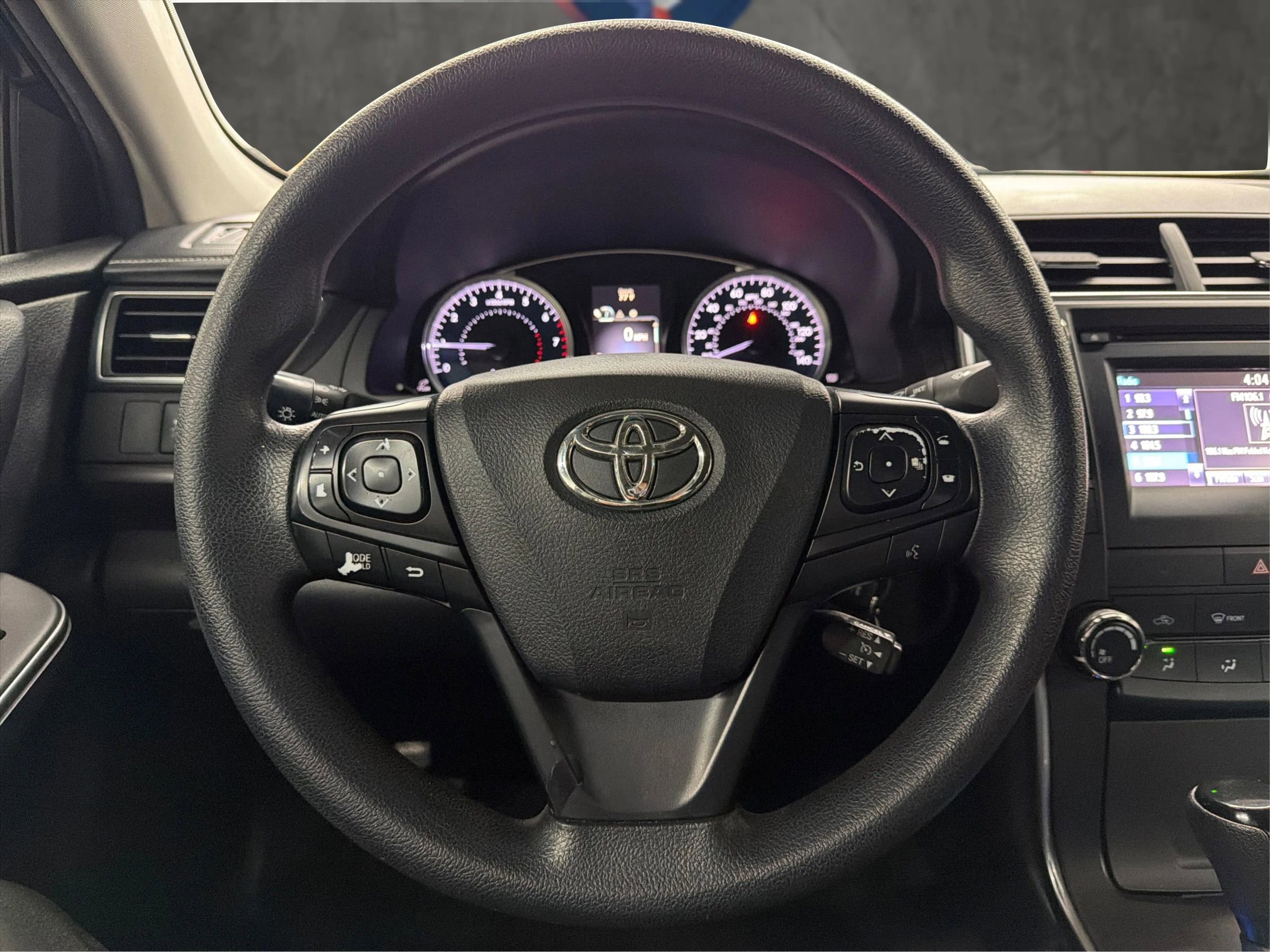 Used 2017 Toyota Camry LE image 32