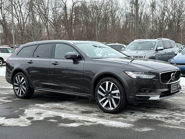 Certified 2023 Volvo V90 B6 Cross Country Plus w/ Climate Package image 2