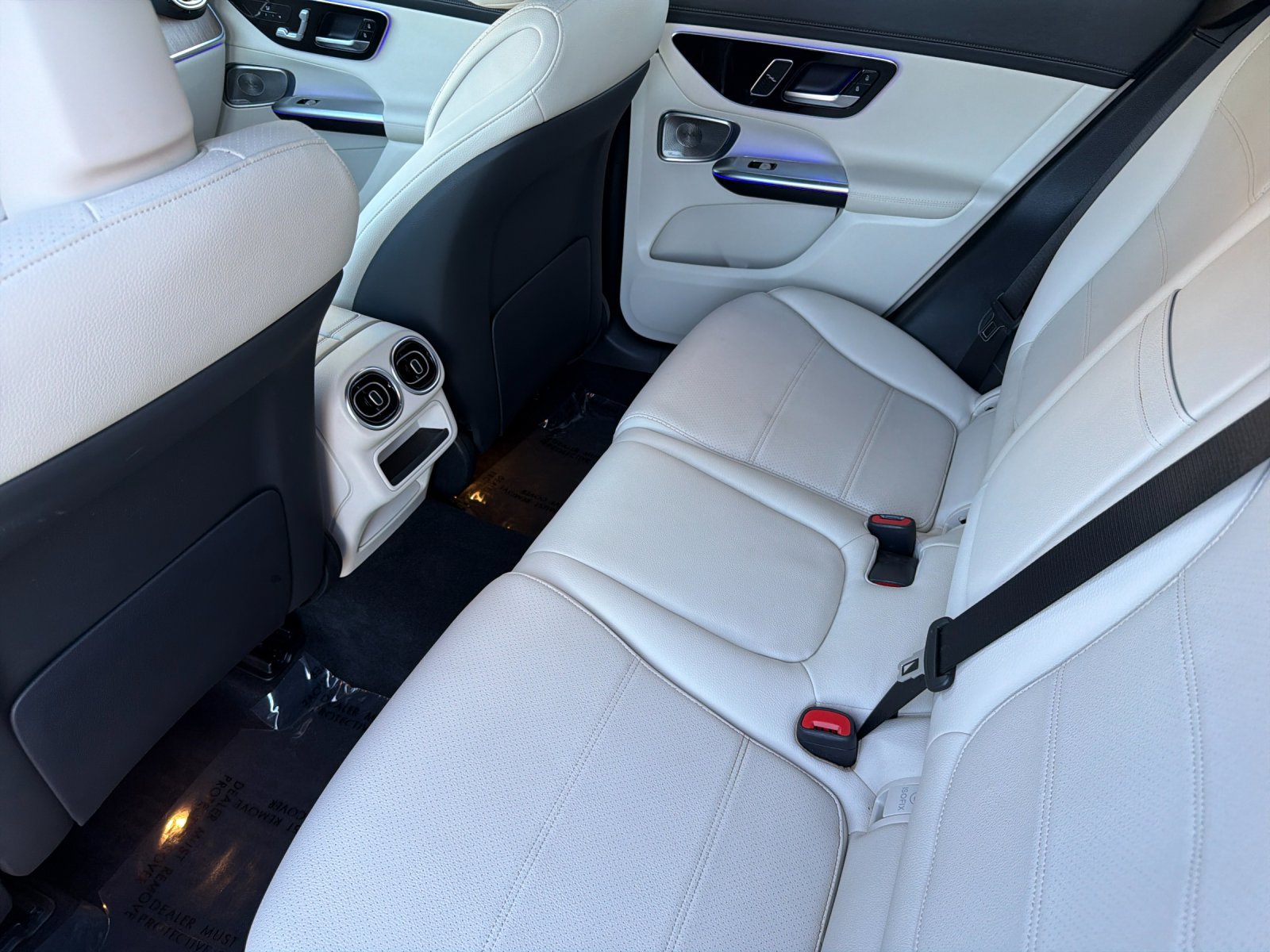 Used 2023 Mercedes-Benz GLC 300 4MATIC image 11