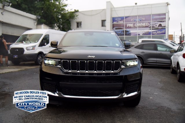Used 2024 Jeep Grand Cherokee L Laredo RWD image 2