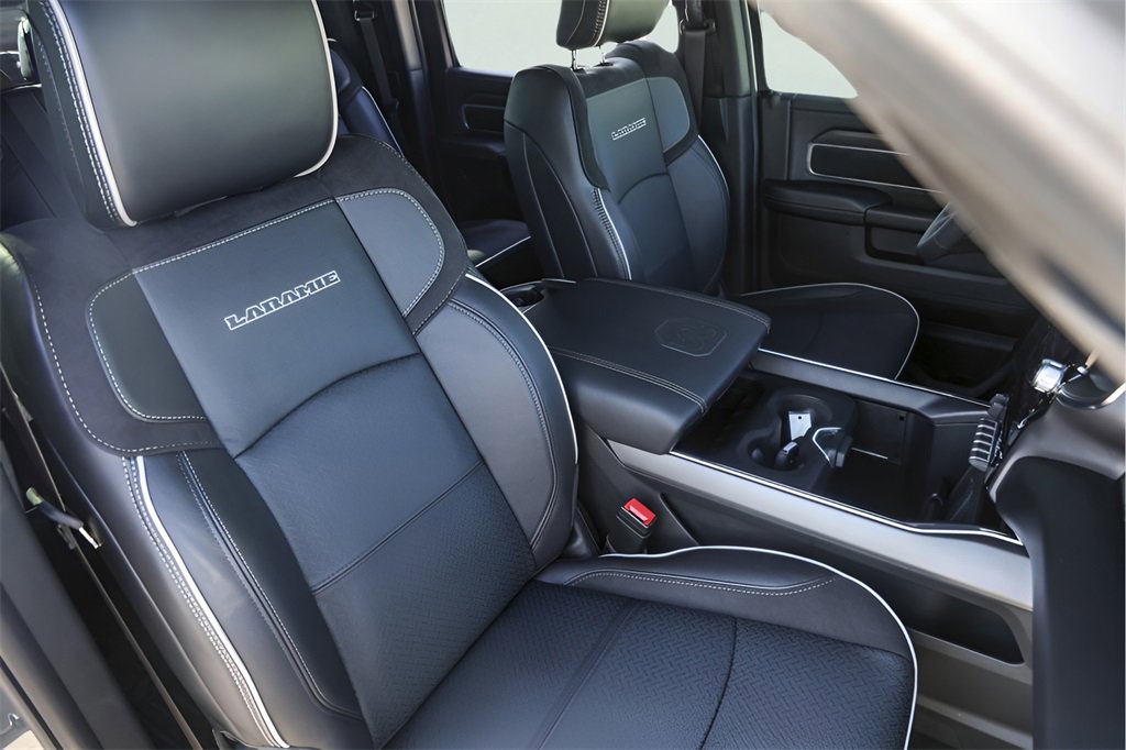 Used 2025 RAM 3500 Laramie w/ Sport Appearance Package image 33