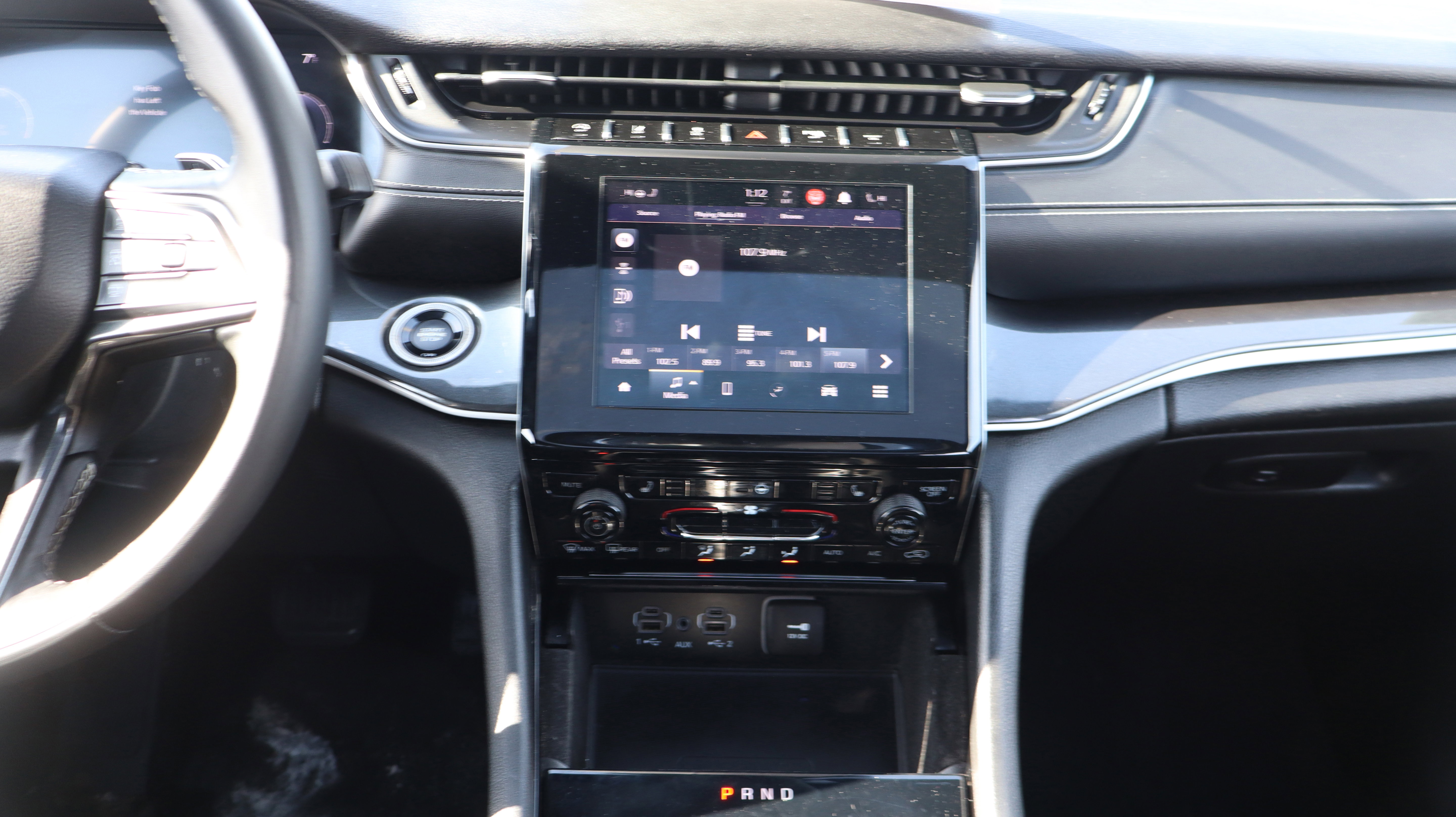 Used 2022 Jeep Grand Cherokee L Laredo image 11