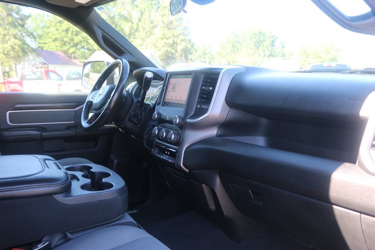 Used 2022 RAM 3500 Big Horn AWD/4WD image 30
