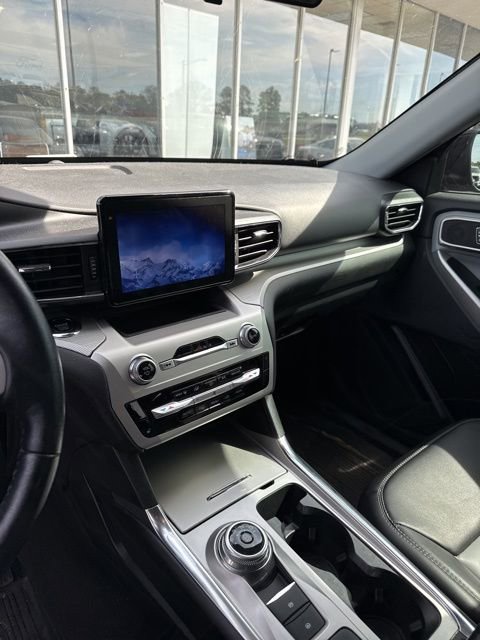 Used 2022 Ford Explorer XLT w/ Equipment Group 202A image 11