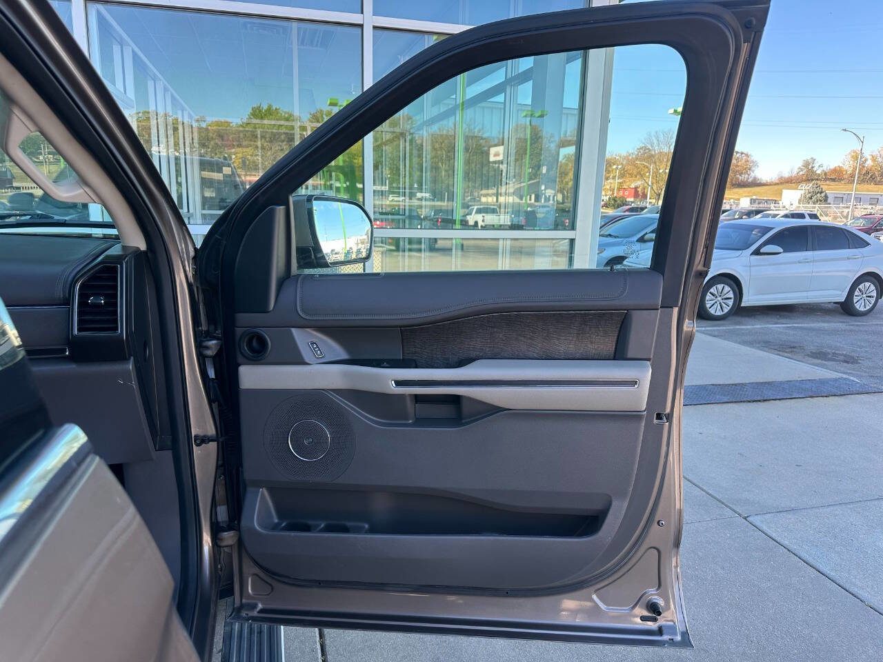 Used 2019 Ford Expedition Limited w/ Equipment Group 301A image 28