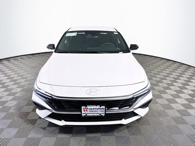 New 2025 Hyundai Elantra SEL FWD image 11