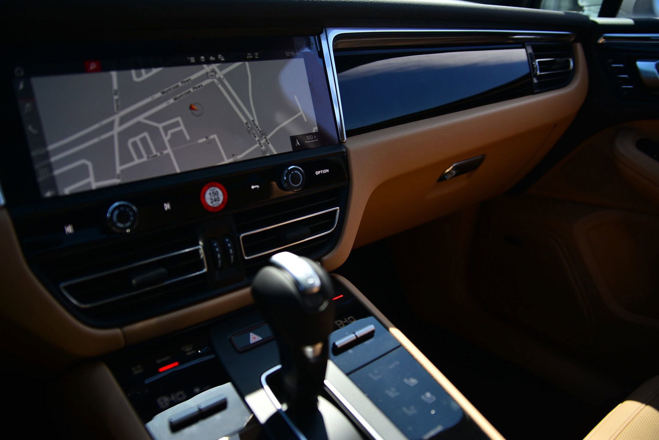 Used 2025 Porsche Macan image 32