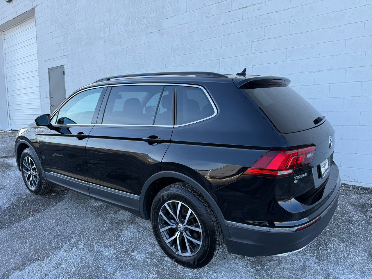 Used 2020 Volkswagen Tiguan SE w/ Panoramic Sunroof Package image 7