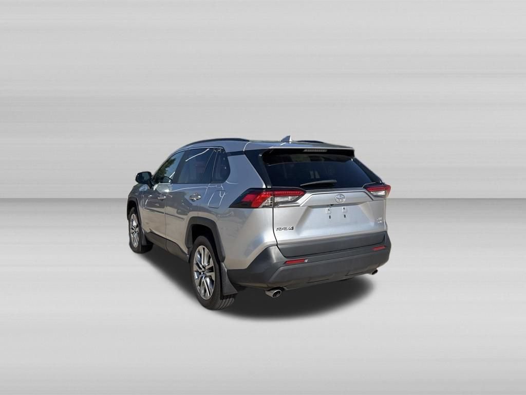 Used 2023 Toyota RAV4 XLE Premium AWD/4WD image 5