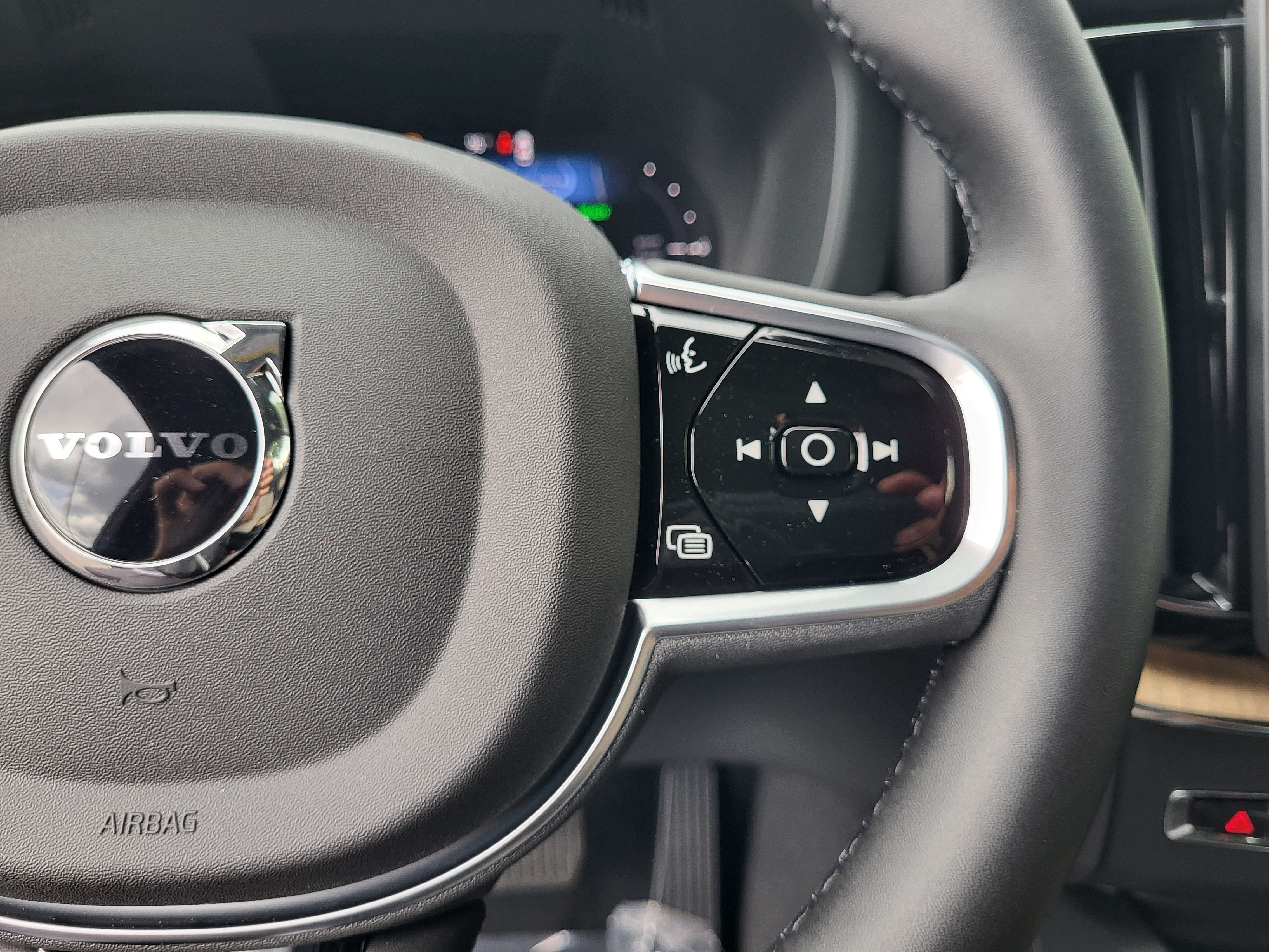 New 2026 Volvo XC60 T8 Plus w/ Protection Package Premier AWD/4WD image 11