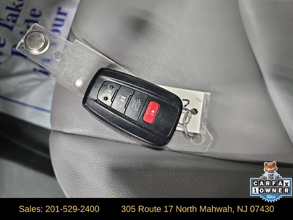 Used 2022 Toyota Highlander XLE AWD/4WD image 29
