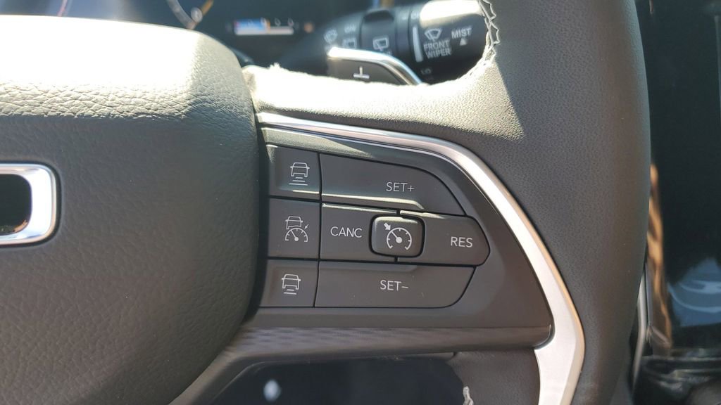 New 2025 Jeep Grand Cherokee Altitude image 30