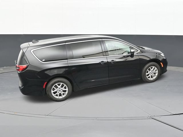 Used 2024 Chrysler Pacifica Touring FWD image 57