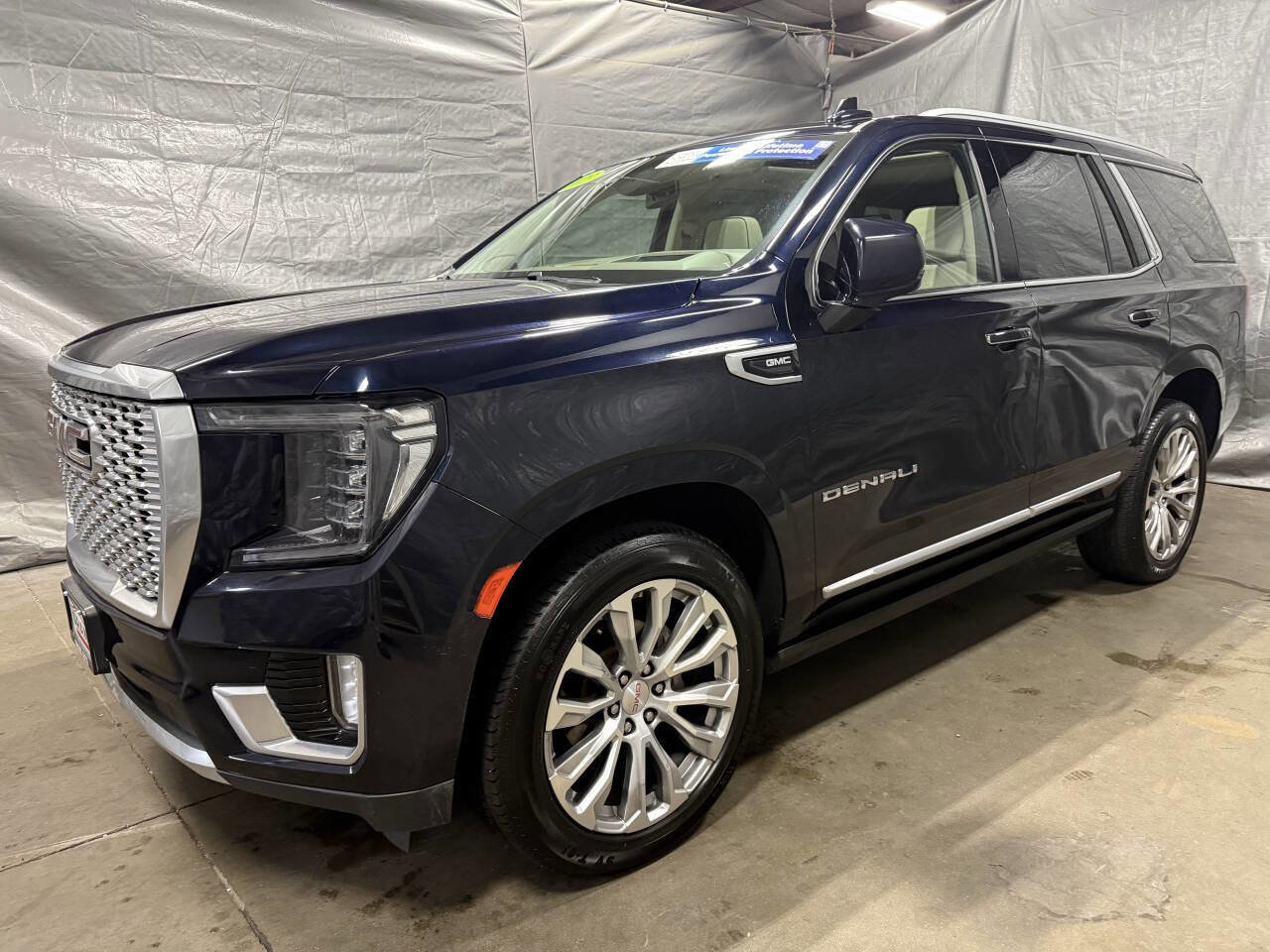 Used 2023 GMC Yukon Denali AWD/4WD image 3