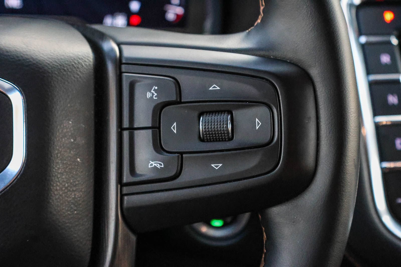 Used 2024 GMC Yukon AT4 w/ AT4 Premium Plus Package AWD/4WD image 31