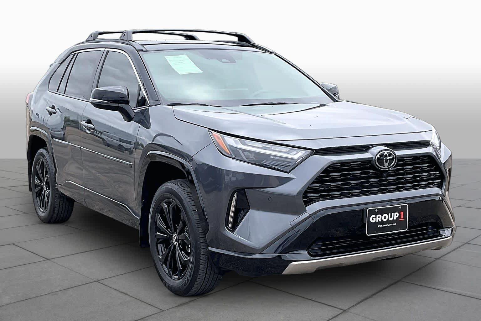 Used 2025 Toyota RAV4 XSE AWD/4WD image 3