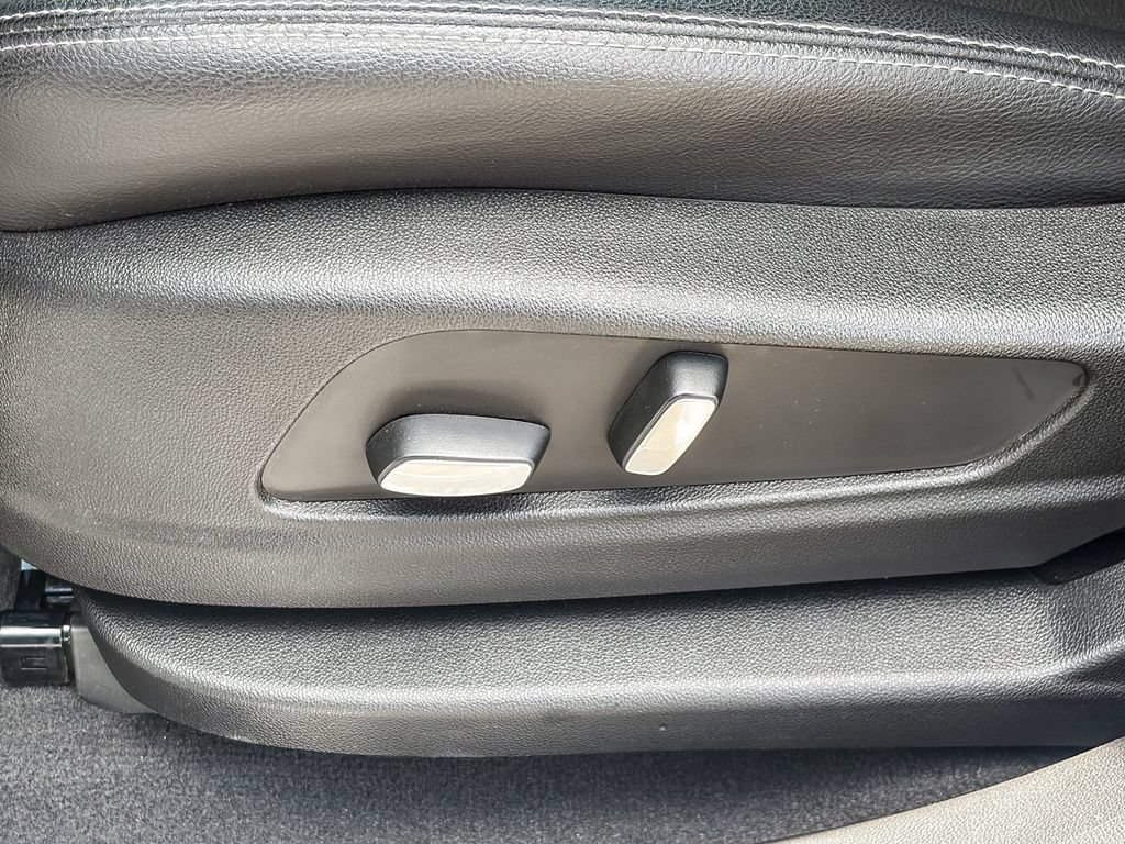 Certified 2023 Cadillac XT5 Luxury w/ LPO, Floor Liner Package FWD image 39