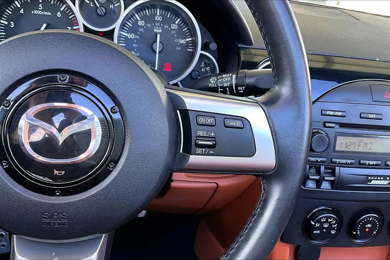 Used 2006 MAZDA MX-5 Miata Grand Touring w/ Premium Pkg RWD image 11