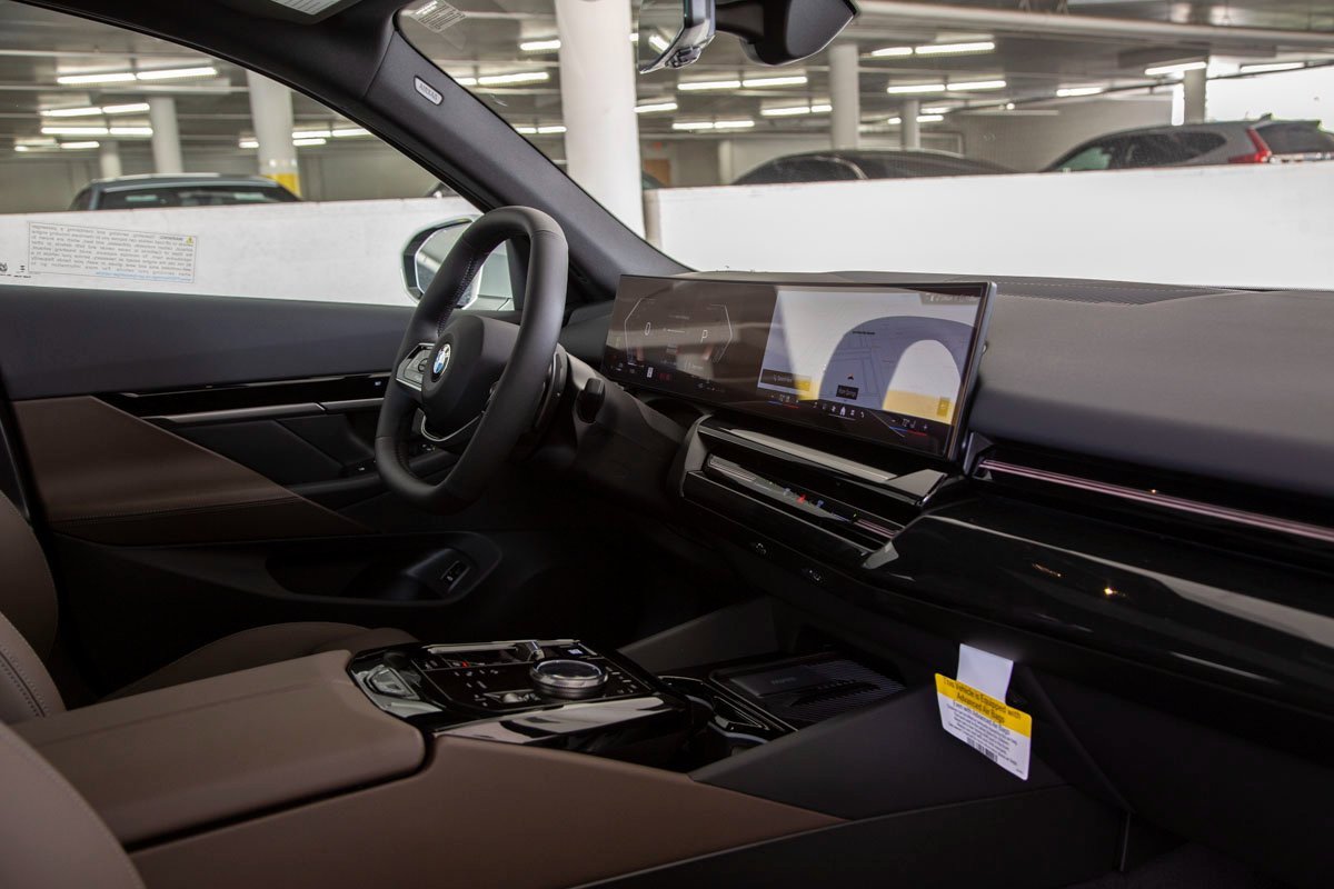 Used 2025 BMW 530i xDrive 530i xDrive w/ Premium Package image 35