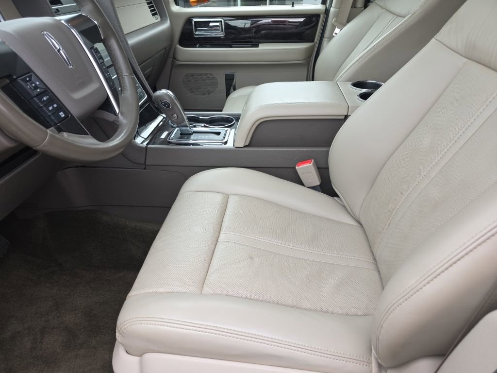 Used 2017 Lincoln Navigator Select RWD image 14