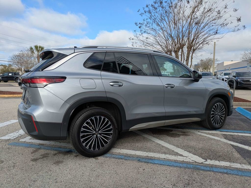 Certified 2025 Volkswagen Tiguan S w/ 18" Wheel Package image 6