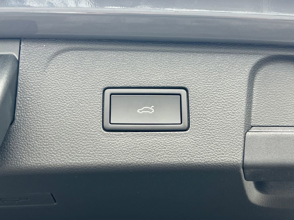 New 2026 Volkswagen Atlas SE image 17