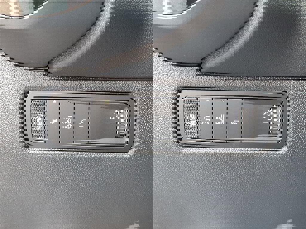 New 2026 Chevrolet Equinox EV RS image 16