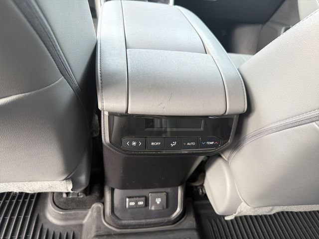 Used 2023 Toyota Highlander Limited AWD/4WD image 23