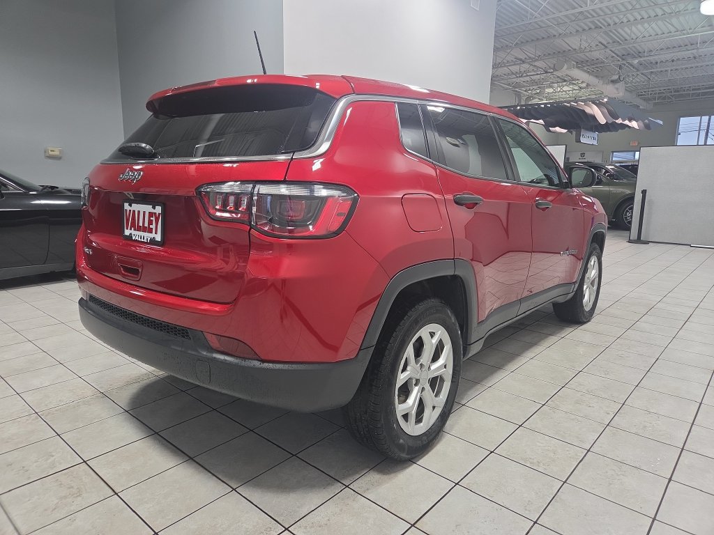 Used 2024 Jeep Compass Sport AWD/4WD image 9