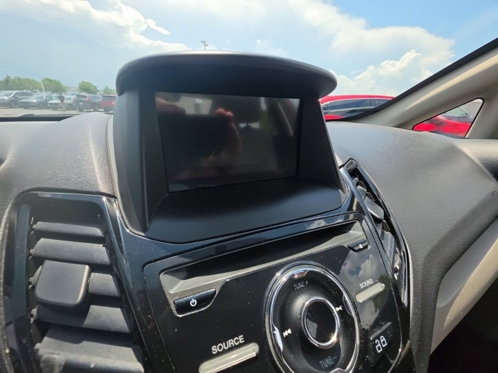 Used 2016 Ford Fiesta Titanium FWD image 21