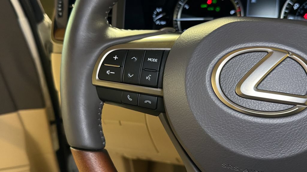 Used 2021 Lexus LX 570 4WD w/ Luxury Package image 27