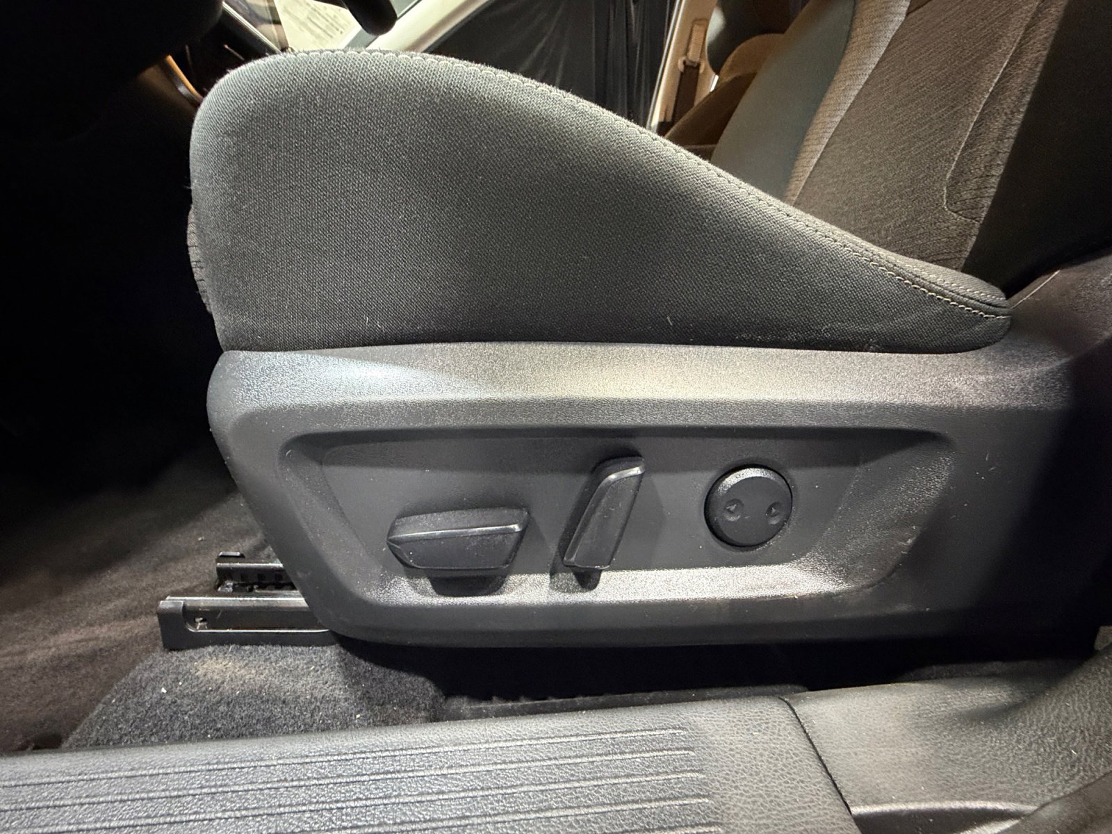 Used 2022 Nissan Rogue SV image 14