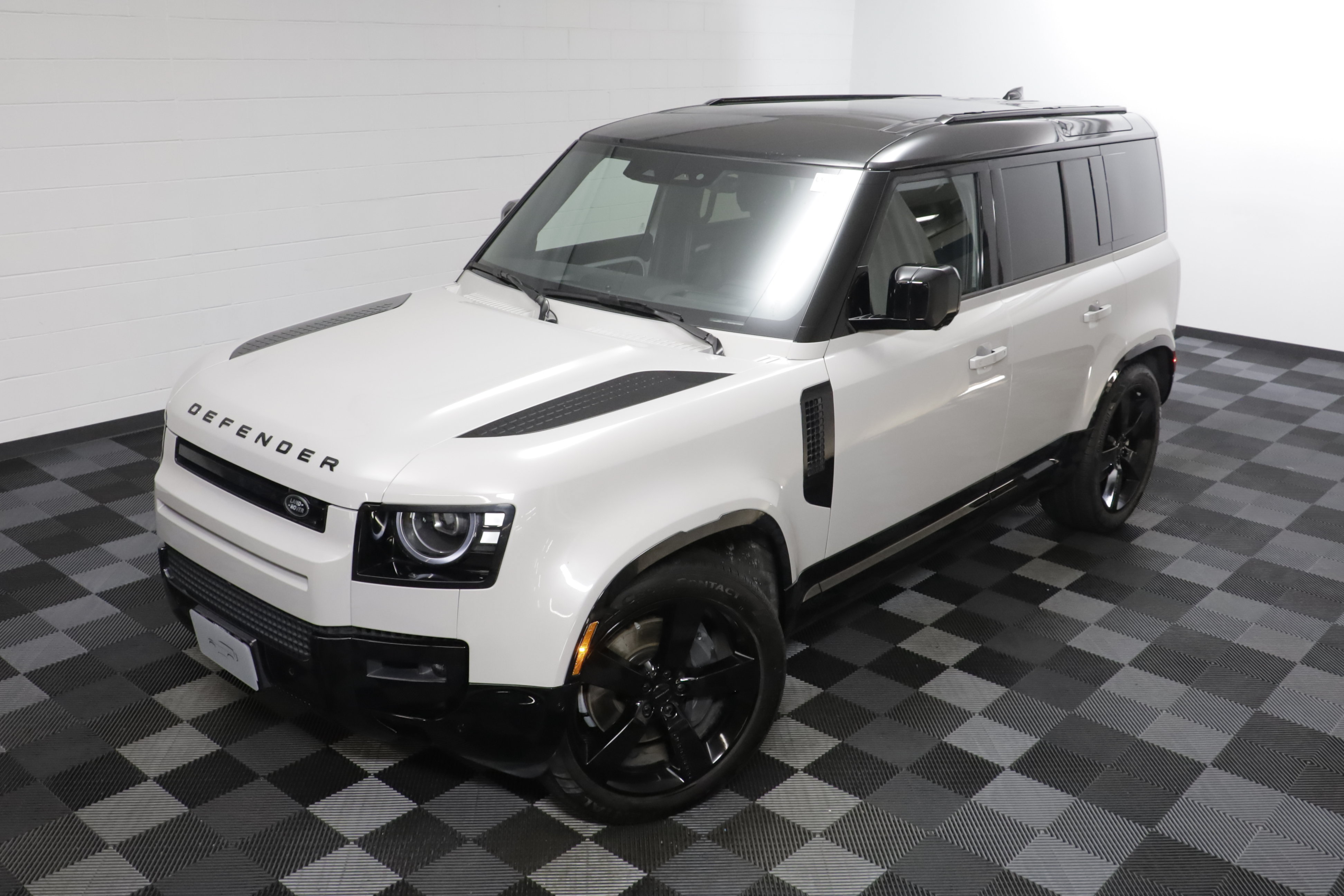 Certified 2026 Land Rover Defender 110 X-Dynamic SE AWD/4WD image 2