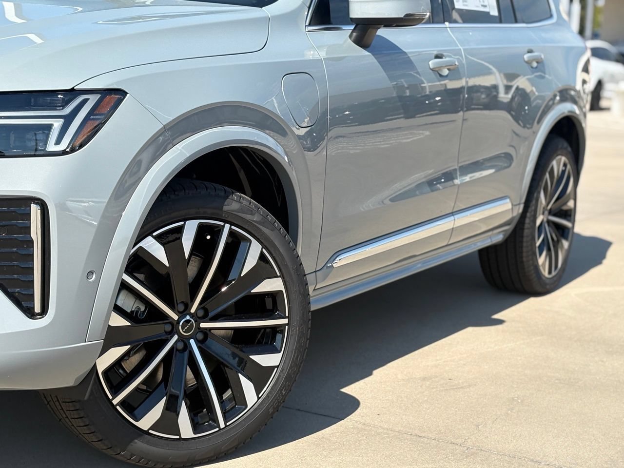 New 2026 Volvo XC90 T8 Plus w/ Protection Package Premier image 10