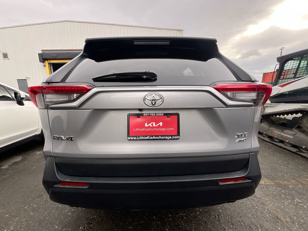 Used 2025 Toyota RAV4 XLE AWD/4WD image 27