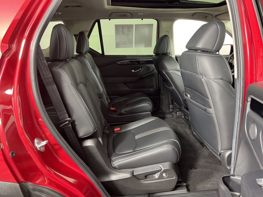 Used 2024 Honda Pilot Touring image 10