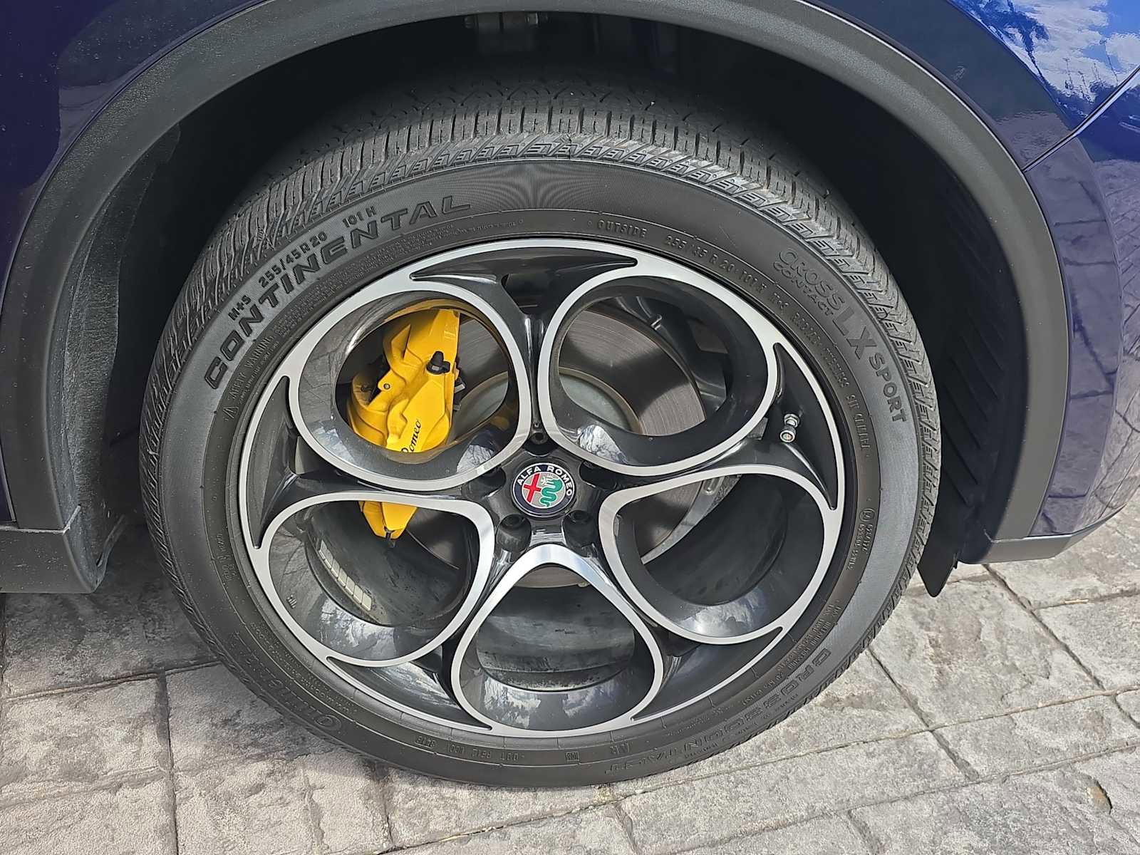 Used 2019 Alfa Romeo Stelvio Ti Lusso w/ Quick Order Package 22X Lusso image 3