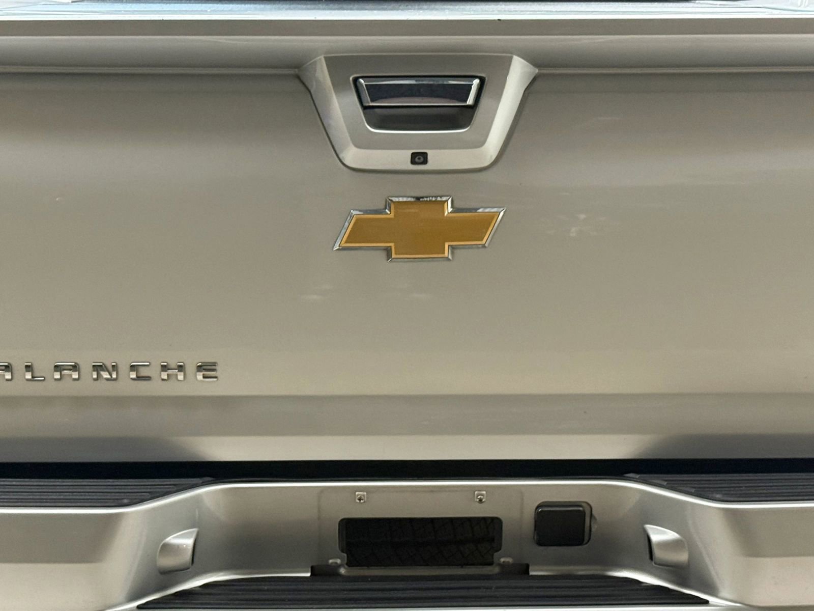 Used 2012 Chevrolet Avalanche LTZ image 11