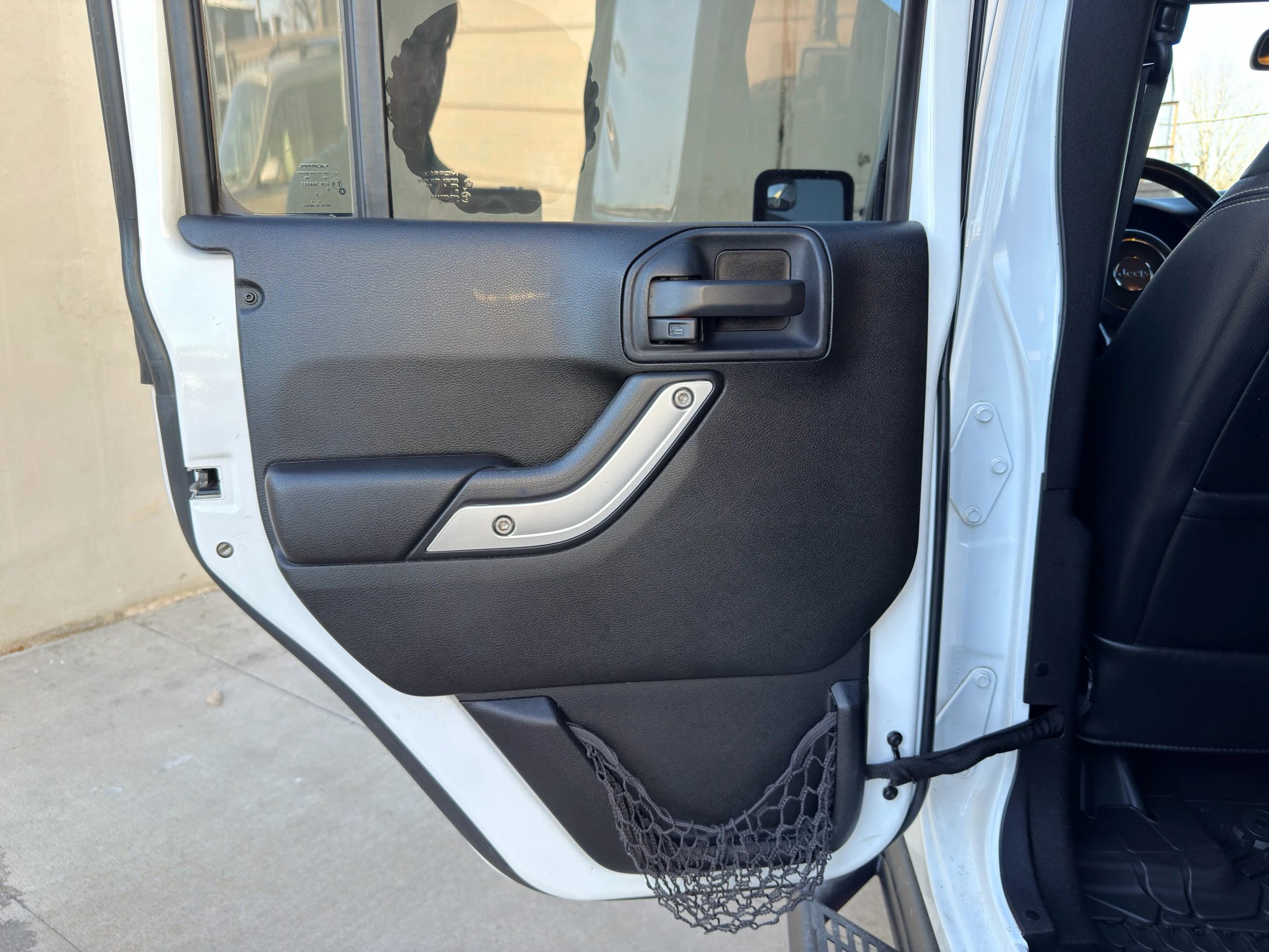 Used 2014 Jeep Wrangler Unlimited Rubicon image 27