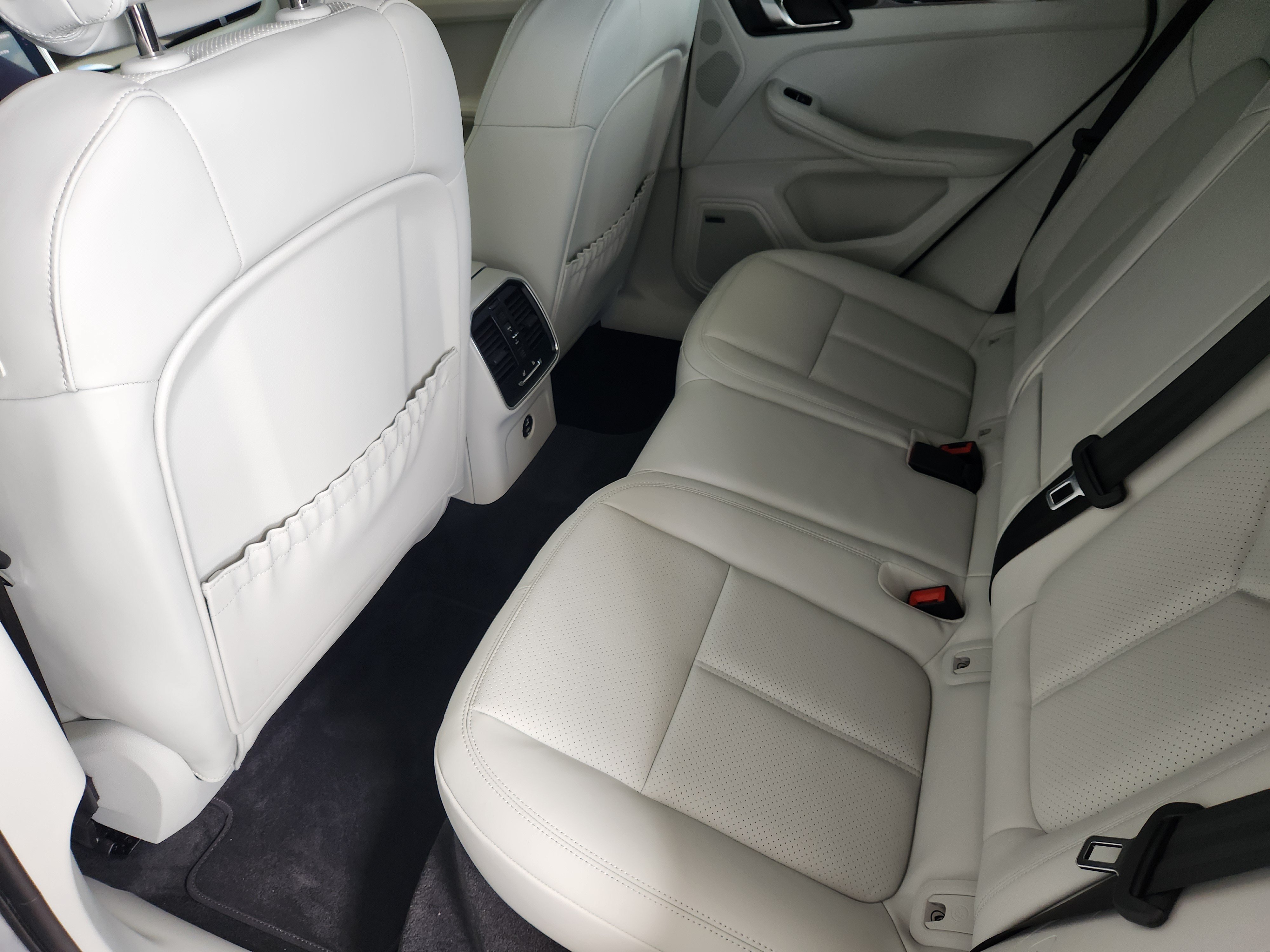 Certified 2023 Porsche Macan S AWD/4WD image 33