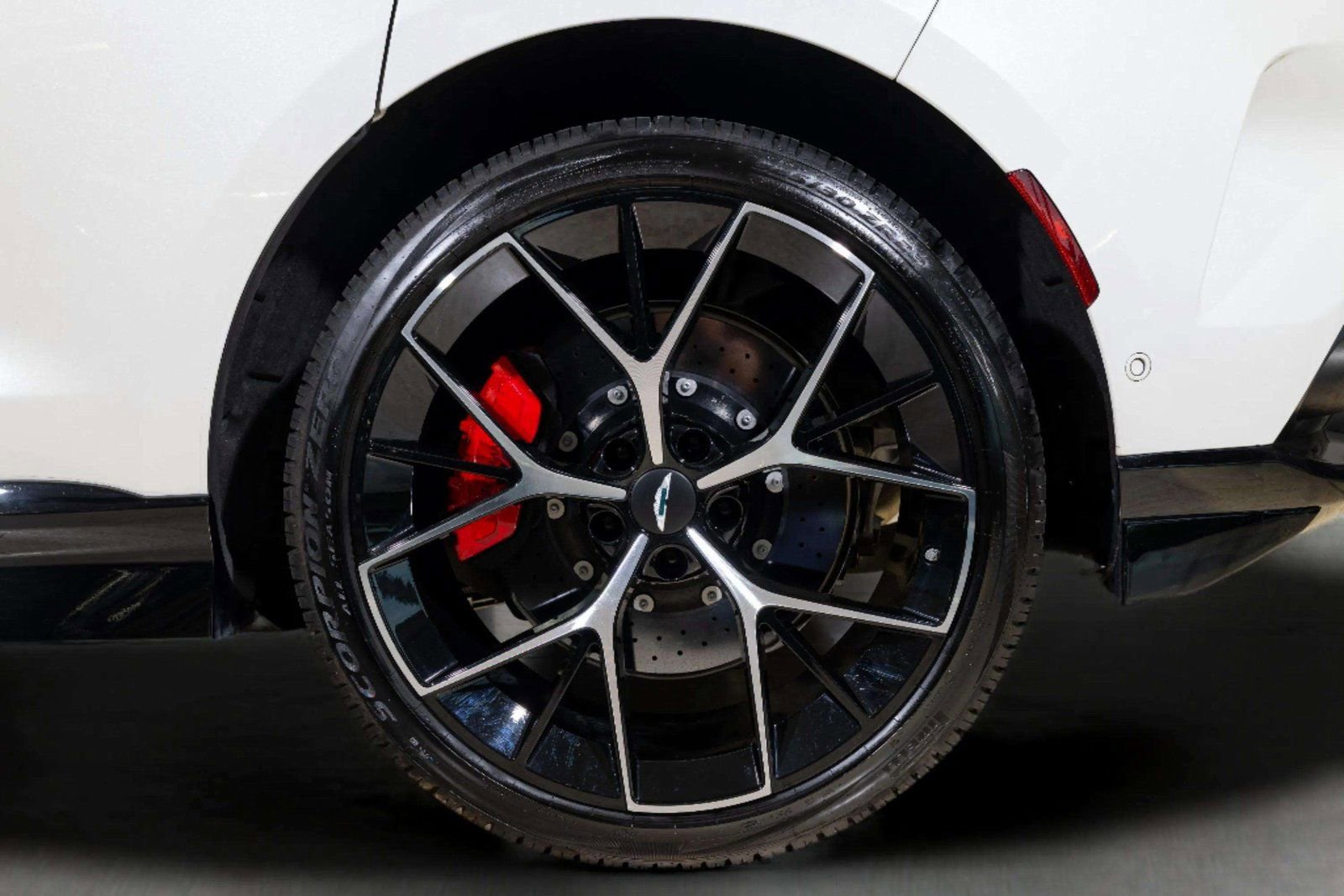 Used 2025 Aston Martin DBX 707 image 10