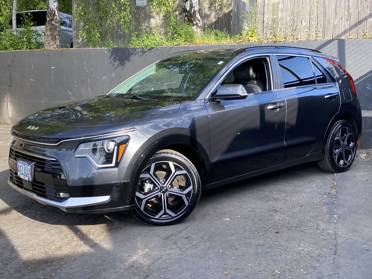 Used 2023 Kia Niro EX Touring FWD video 1
