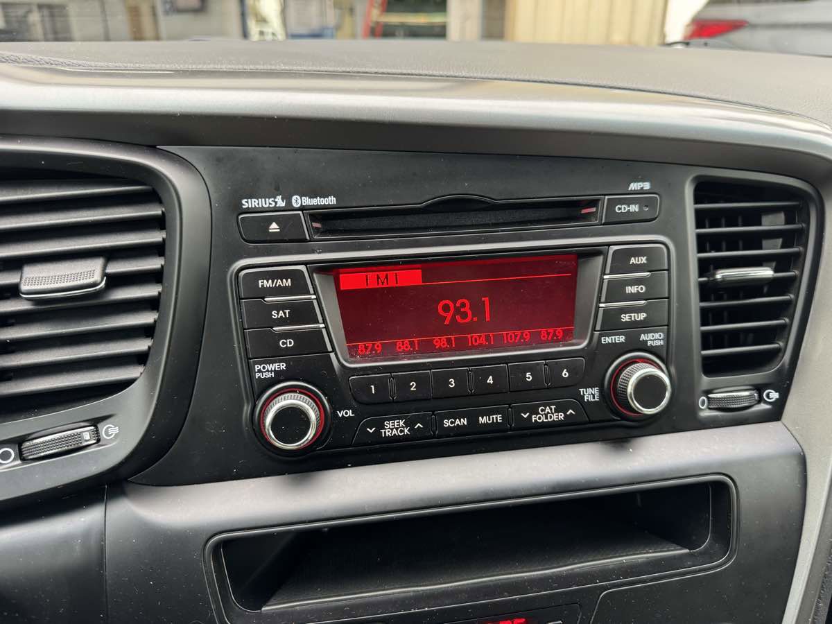 Used 2011 Kia Optima LX w/ Convenience Pkg image 26