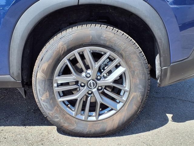 Used 2023 Nissan Rogue S image 7