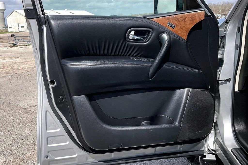 Used 2024 Nissan Armada SL w/ Captain's Chairs Package AWD/4WD image 17