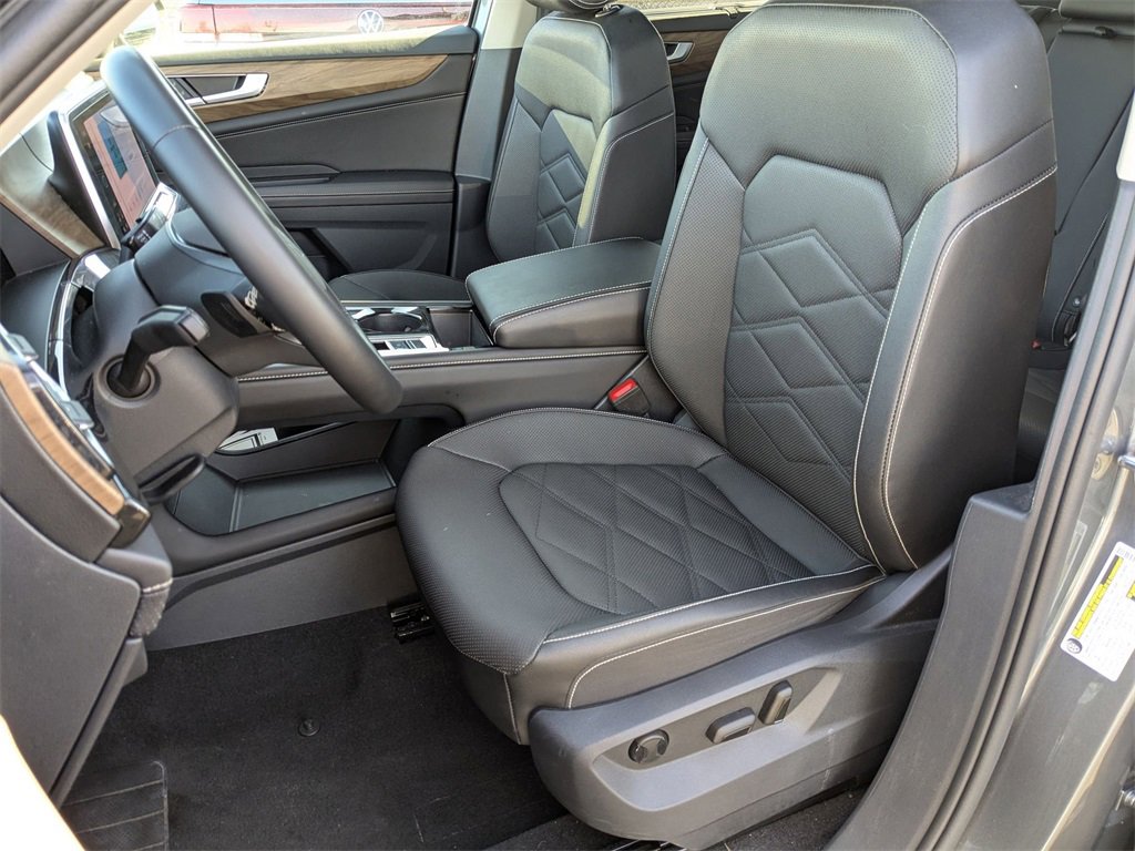 Used 2025 Volkswagen Atlas SE image 18