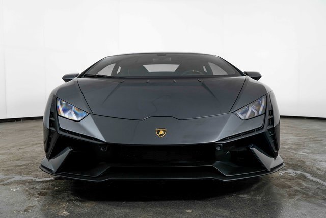 Used 2023 Lamborghini Huracan Tecnica image 3