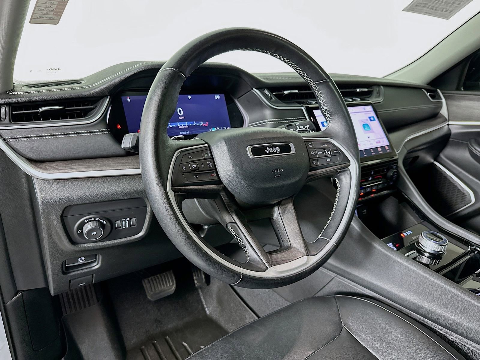 Used 2022 Jeep Grand Cherokee L Limited AWD/4WD image 10