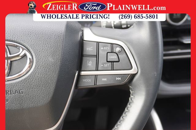 Used 2023 Toyota Highlander XLE image 29