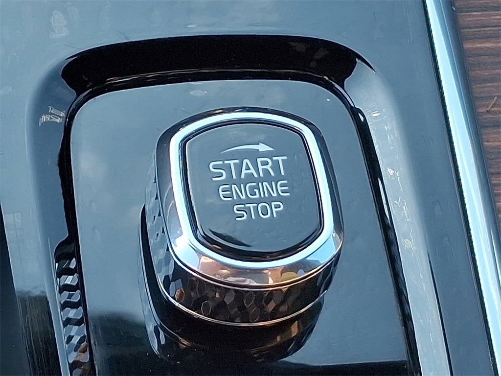 Used 2024 Volvo XC60 B5 Ultimate w/ Protection Package Premier image 24